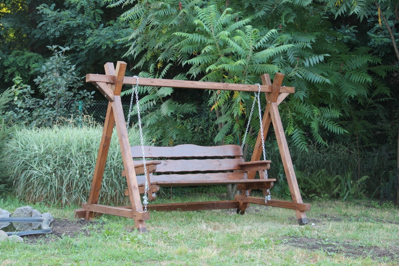 Скамейка в огороде