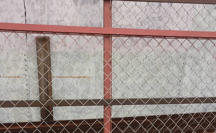 забор из сетки рабицы