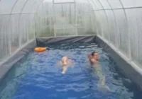 Como fazer uma piscina coberta no país com as próprias mãos 1