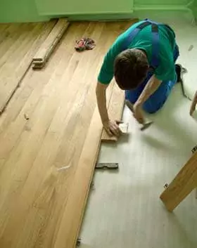 Монтаж деревянного пола в деревенском доме 2