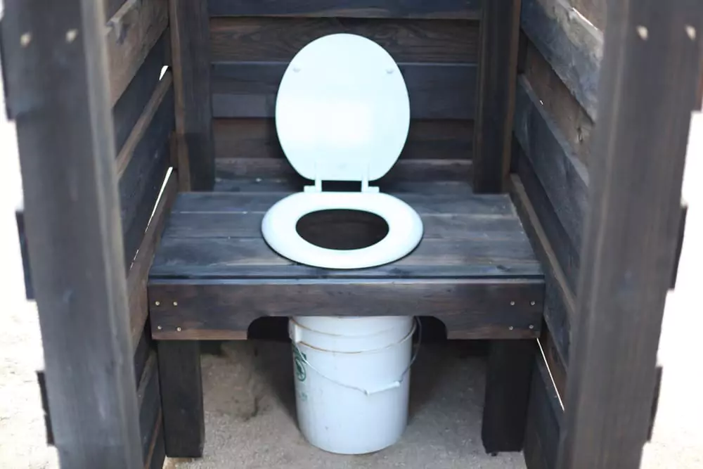 Как обустроить туалет на даче 22