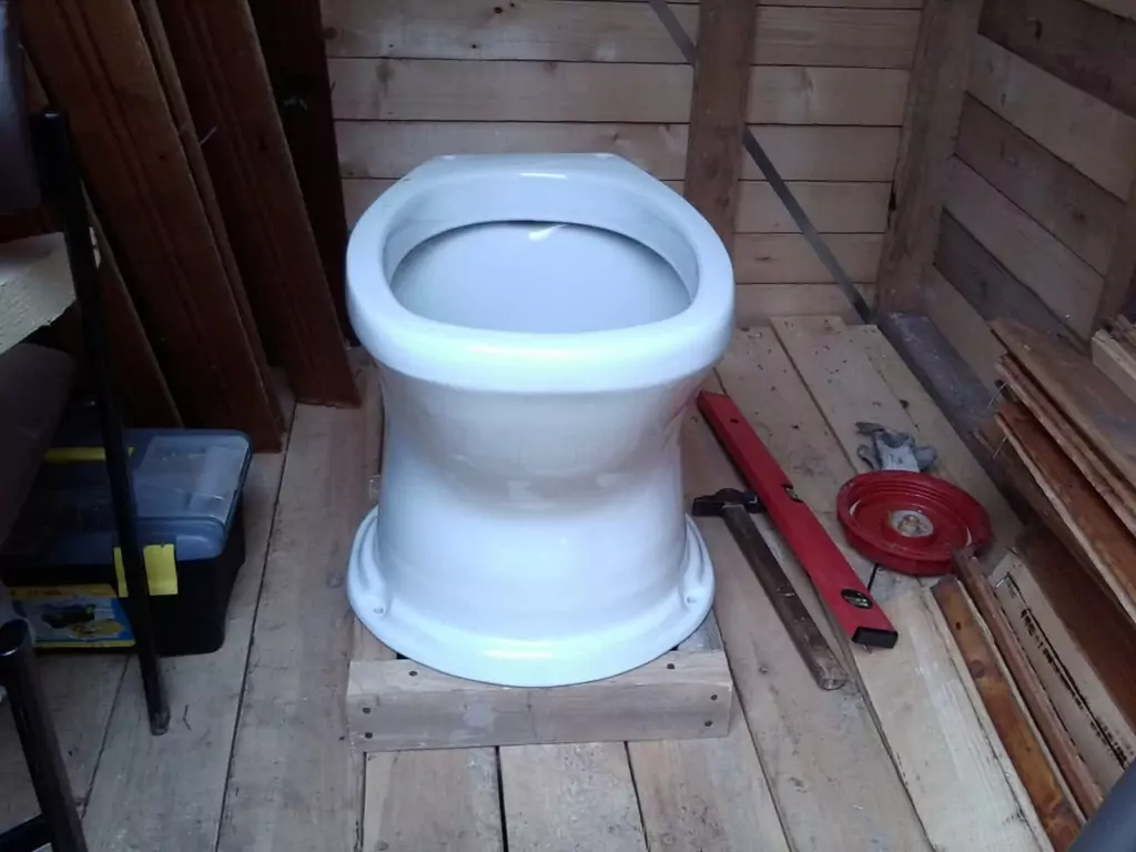 Как обустроить туалет на даче 77
