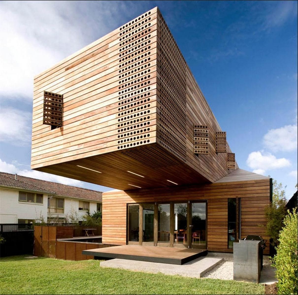 Современный деревянный фасад