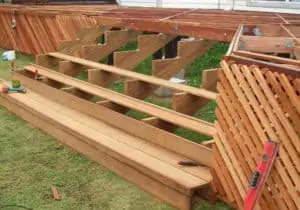 Как построить деревянную лестницу на террасу 3