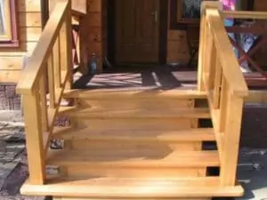 Escada de varanda de madeira confiável 3