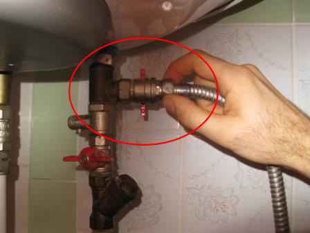 Как слить воду с водонагревателя слив промывка 18_20